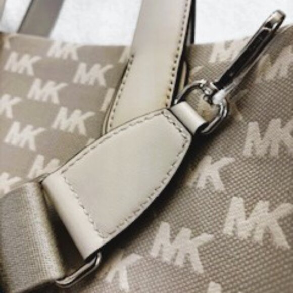 Michael Kors "Gigi" Large Tote in "Natural" NWT - Picture 10 of 11